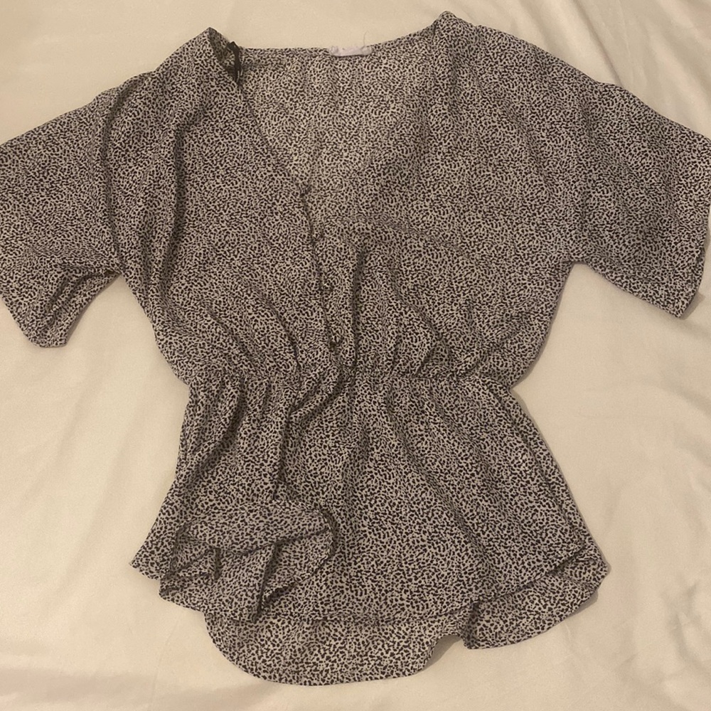 Blouse- super cute print- small- sienna sky-
